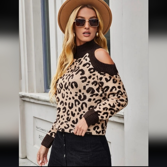 Mock Neck Cold Shoulder Leopard Print Sweater - Picture 3 of 7